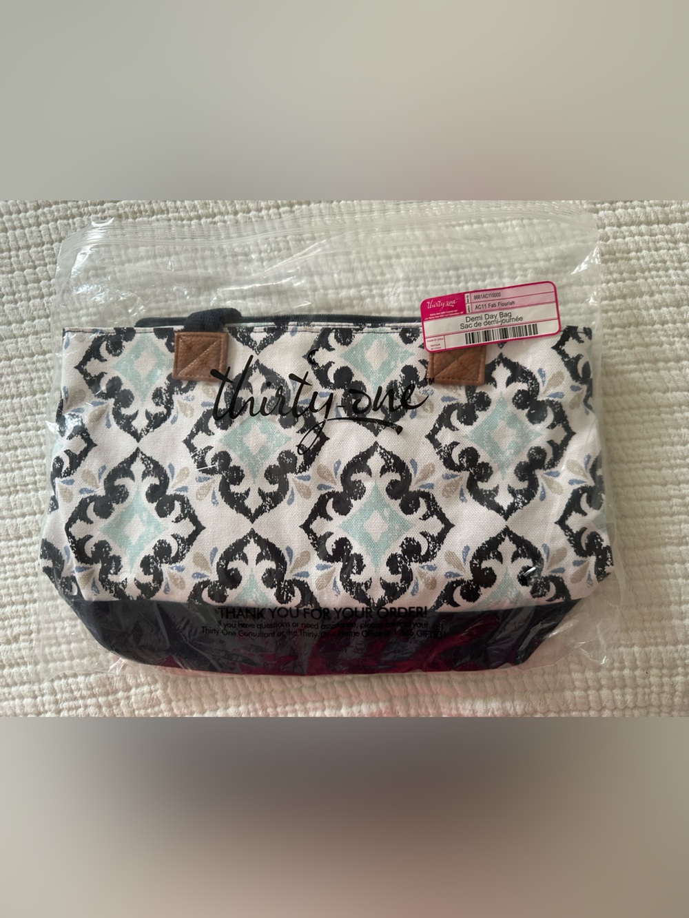 thirty-one Demi Day Bag in Fab Flourish Navy, White, Mint NWT